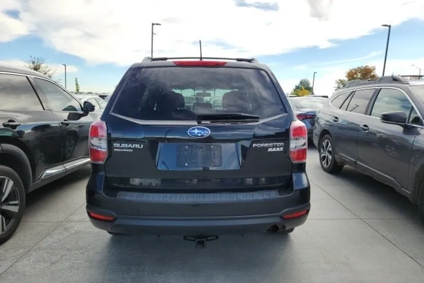 2015 Subaru Forester 2.5i Premium photo 1