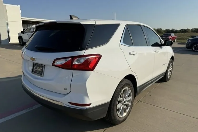 2018 Chevrolet Equinox LT photo 1