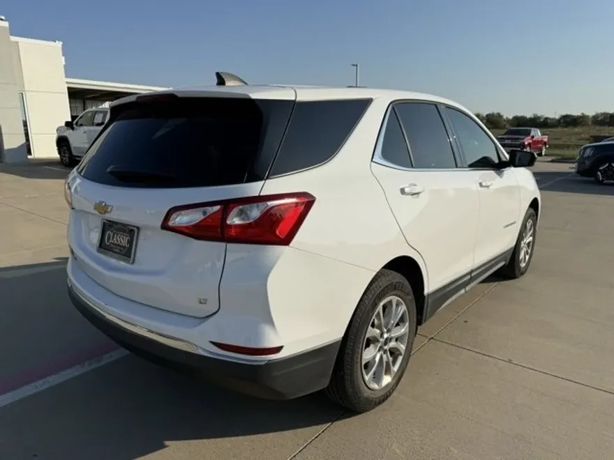 2018 Chevrolet Equinox LT photo 1