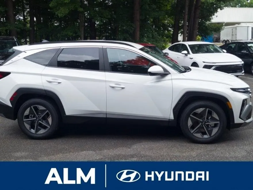 2025 Hyundai Tucson SEL photo 1