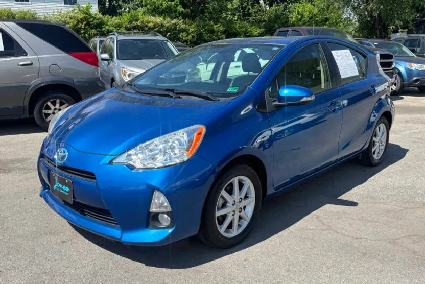 2014 Toyota Prius C Two photo 1