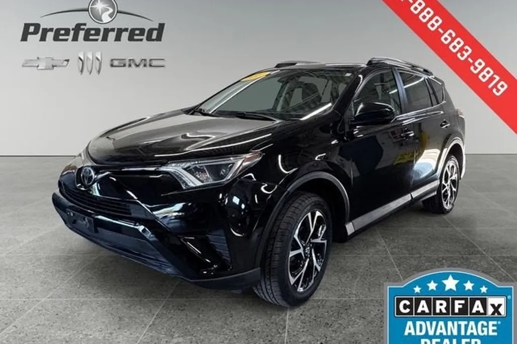 2017 Toyota RAV4 LE photo 1
