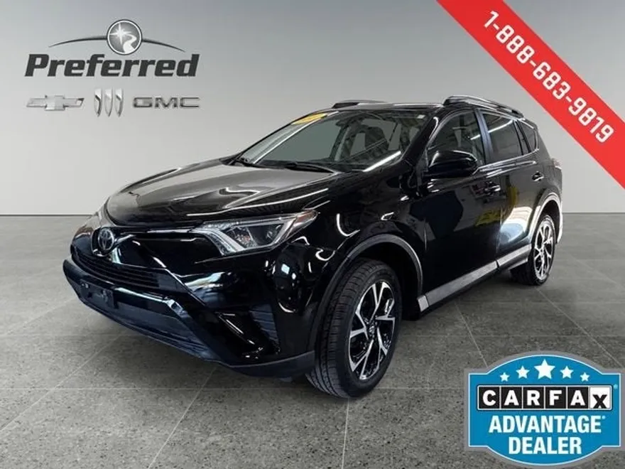 2017 Toyota RAV4 LE photo 1