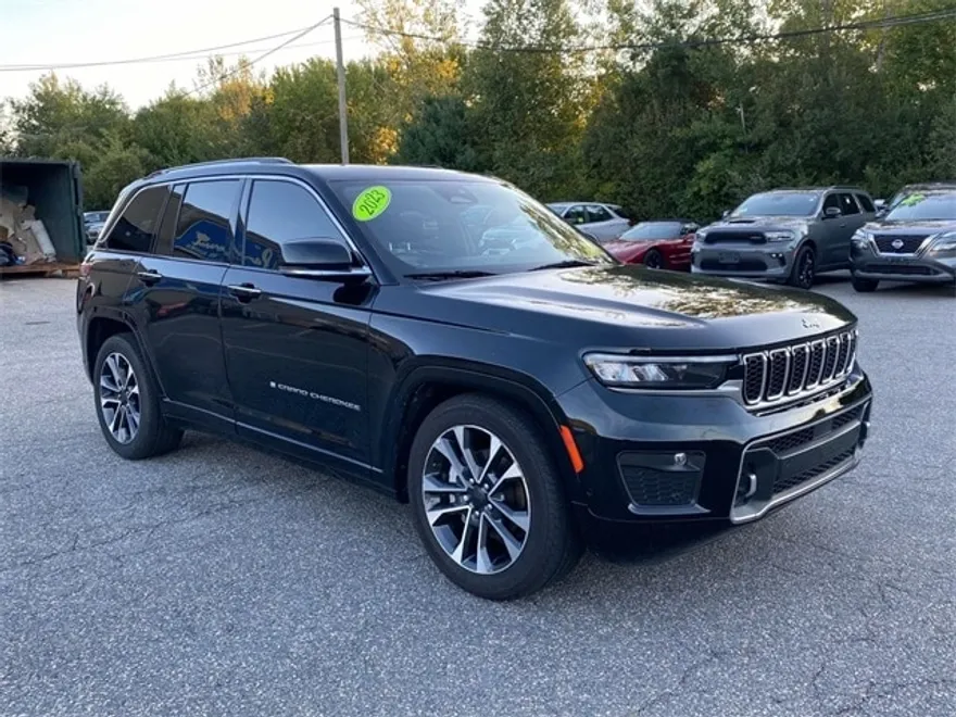 2023 Jeep Grand Cherokee Overland photo 1