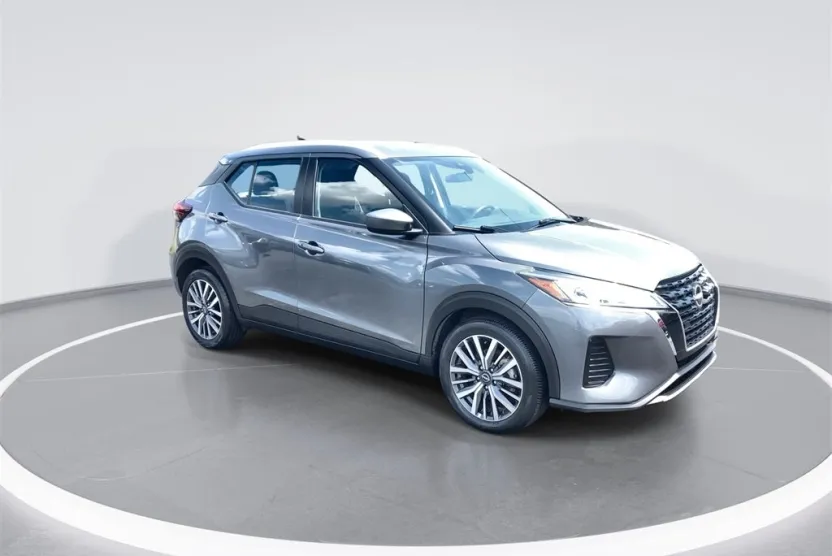 2024 Nissan Kicks SV photo 1