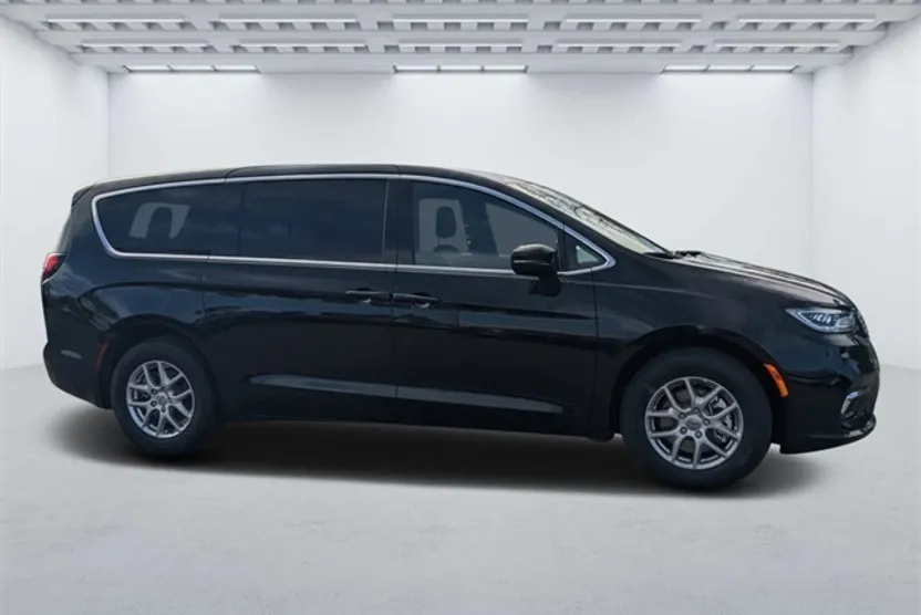 2025 Chrysler Pacifica photo 1