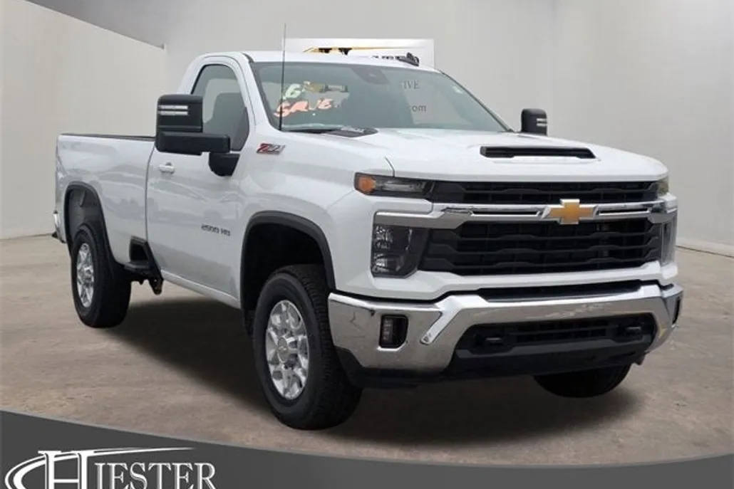 2025 Chevrolet Silverado 2500HD LT photo 1