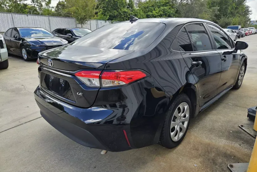 2023 Toyota Corolla LE photo 1