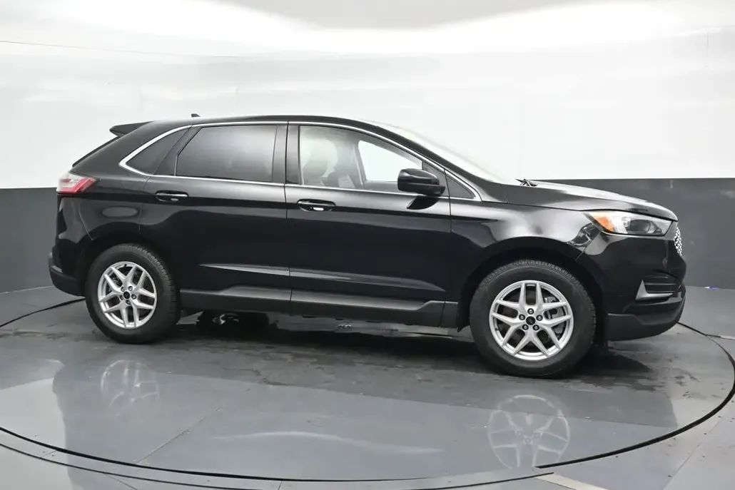 2024 Ford Edge SEL photo 1