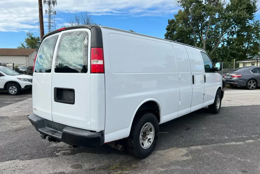 2017 Gmc Savana Cargo photo 1