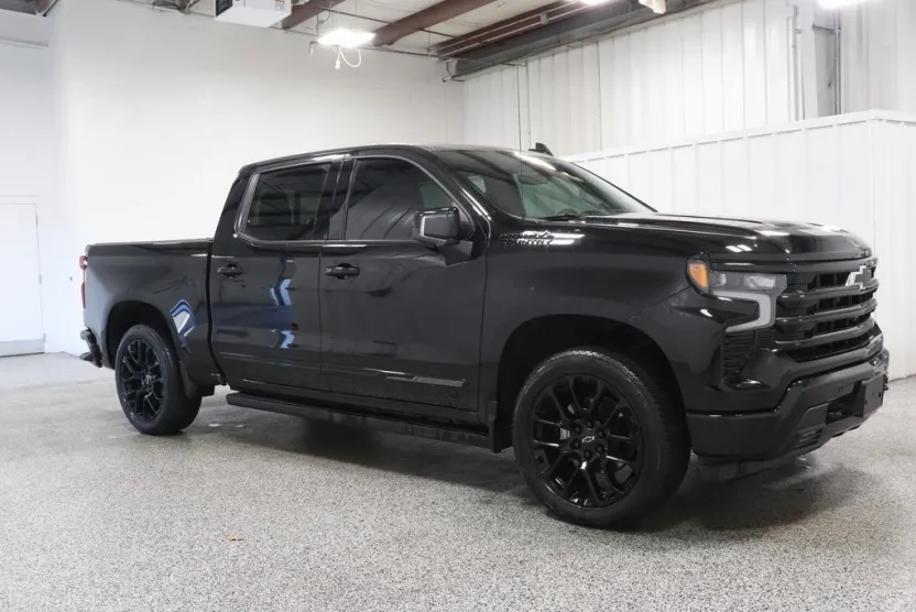2024 Chevrolet Silverado 1500 High Country photo 1