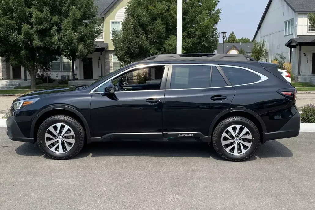 2020 Subaru Outback Premium photo 1