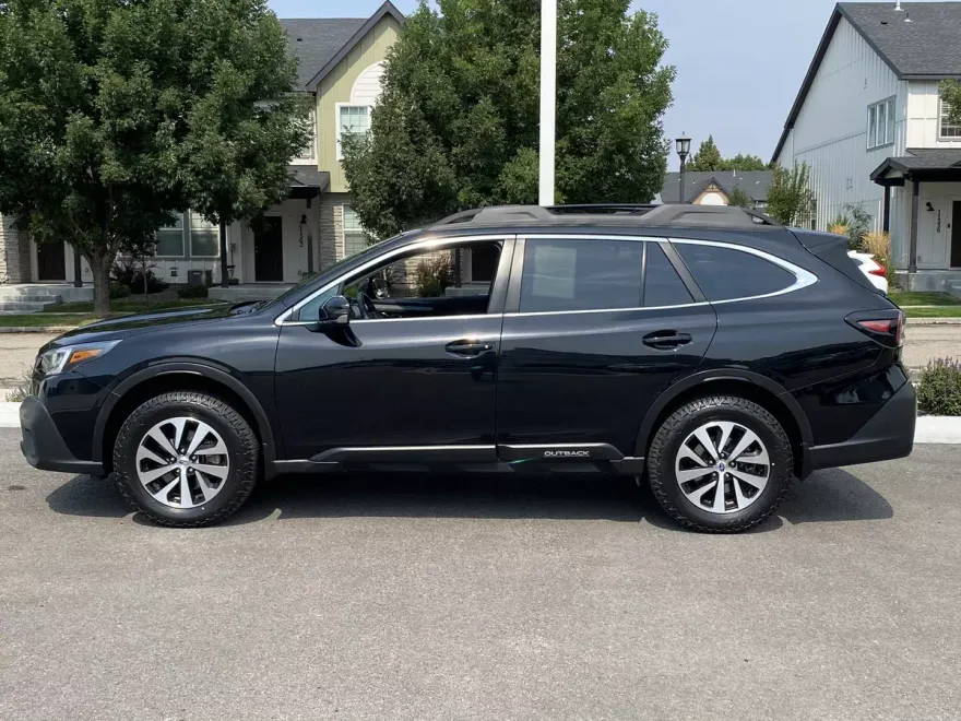 2020 Subaru Outback Premium photo 1