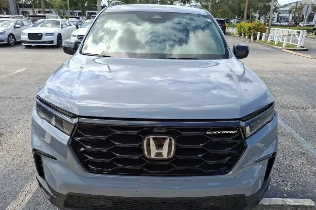 2025 Honda Pilot Black Edition photo 1