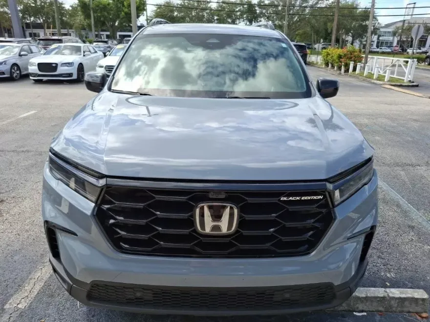 2025 Honda Pilot Black Edition photo 1