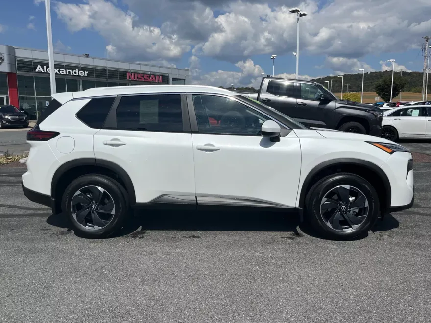 2026 Nissan Rogue AWD SV photo 1