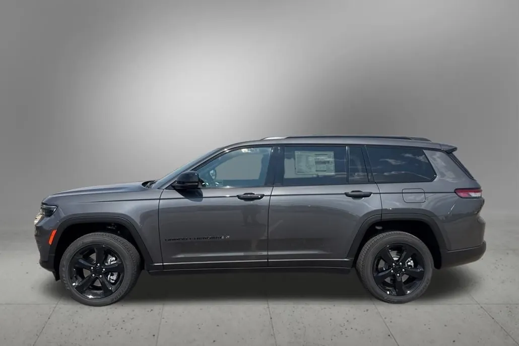 2025 Jeep Grand Cherokee Altitude photo 1