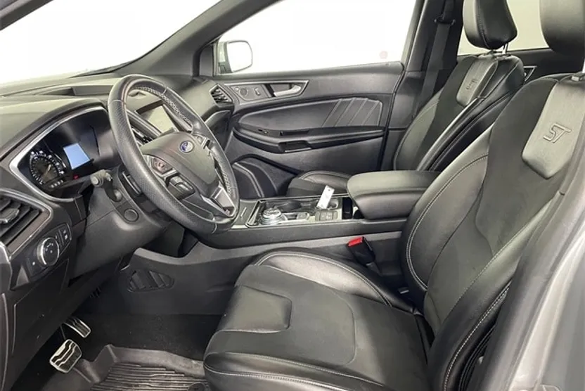 2020 Ford Edge ST photo 1