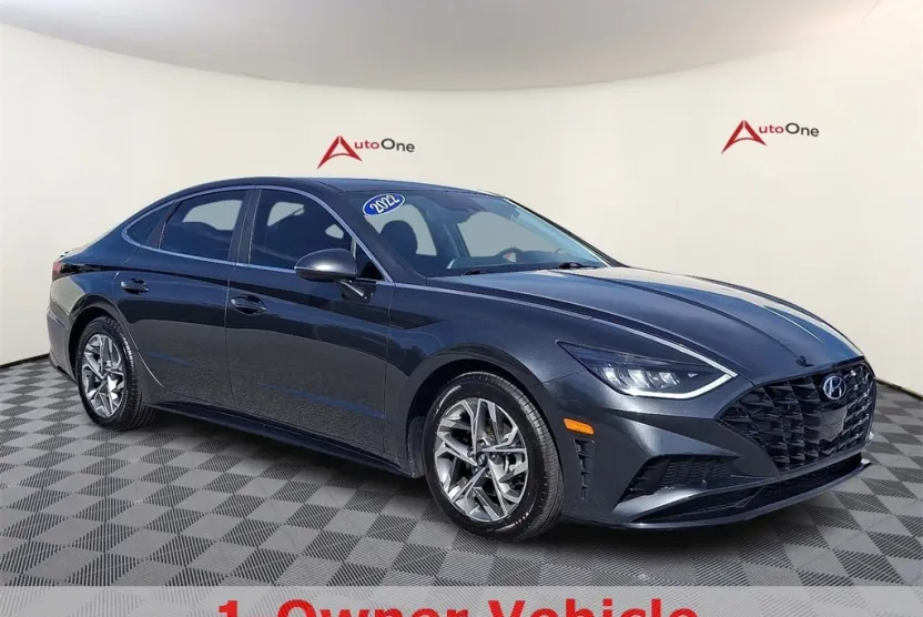 2022 Hyundai Sonata SEL photo 1