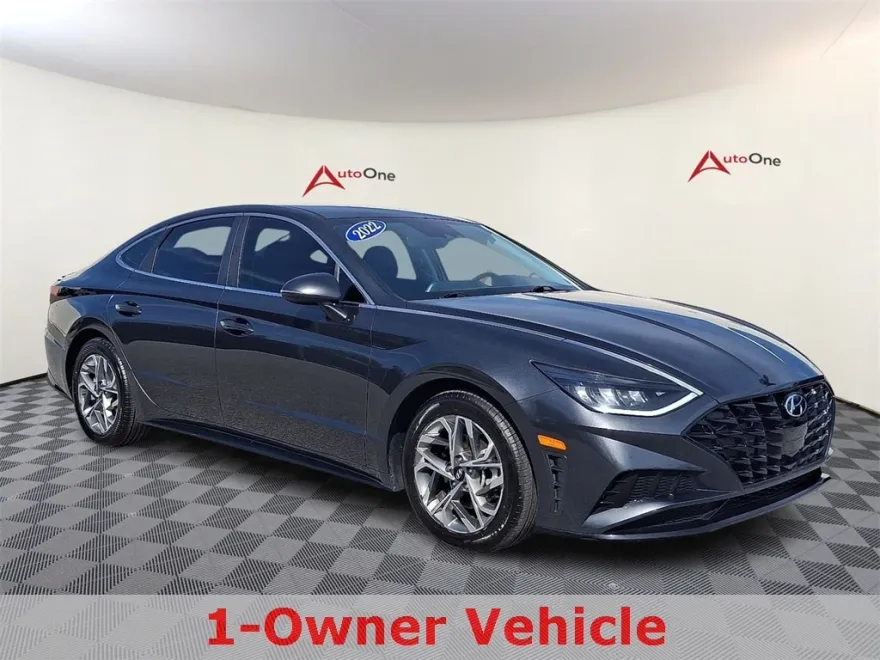 2022 Hyundai Sonata SEL photo 1