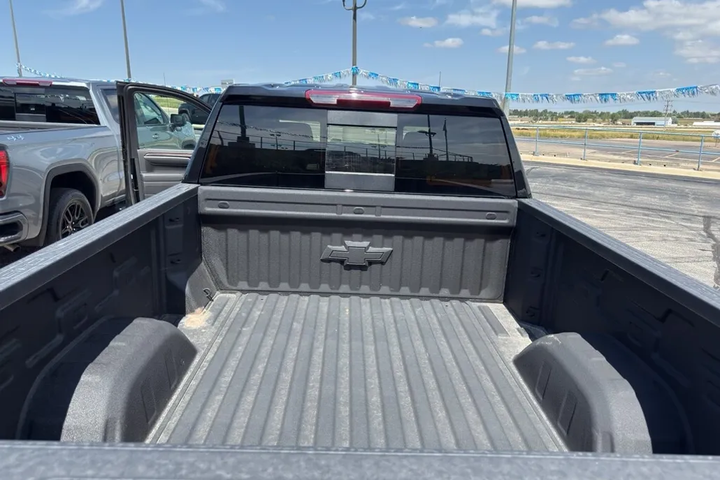 2025 Chevrolet Silverado 1500 LT photo 1