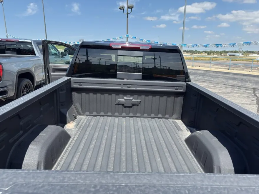 2025 Chevrolet Silverado 1500 LT photo 1