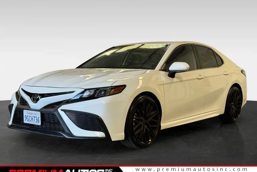 2023 Toyota Camry SE photo 1