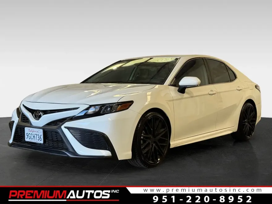 2023 Toyota Camry SE photo 1