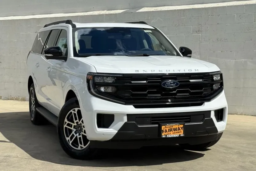 2025 Ford Expedition MAX photo 1