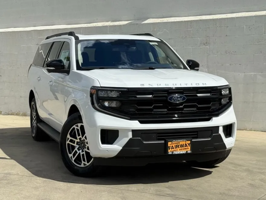 2025 Ford Expedition MAX photo 1