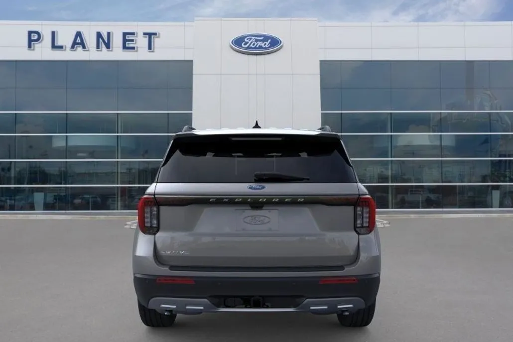 2025 Ford Explorer photo 1