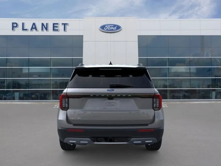 2025 Ford Explorer photo 1