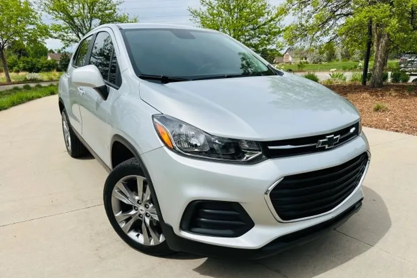 2022 Chevrolet Trax LS photo 1