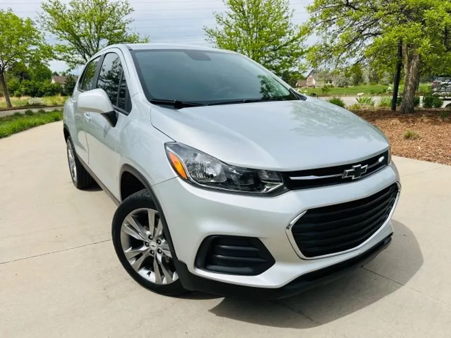 2022 Chevrolet Trax LS photo 1
