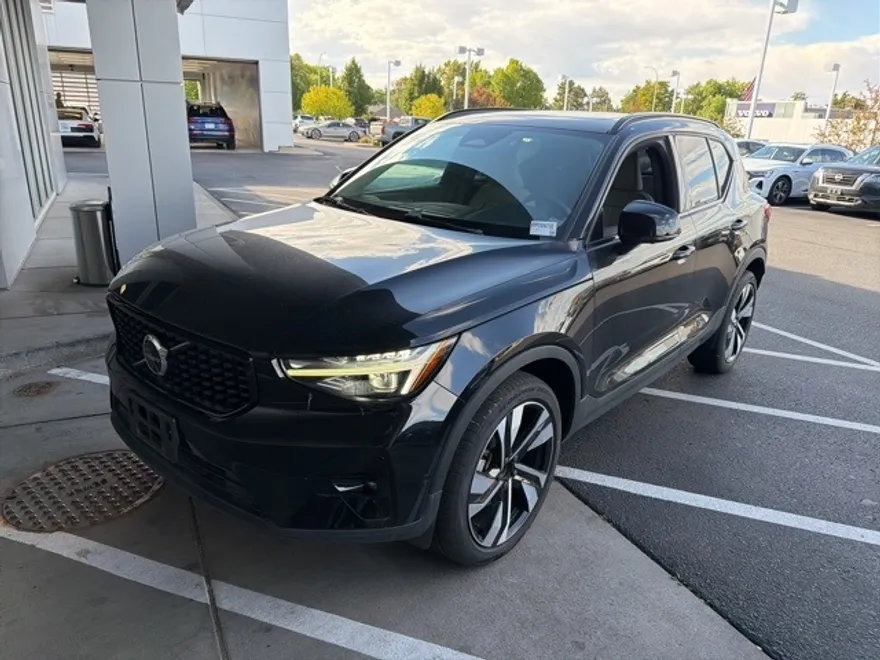 2023 Volvo XC40 Ultimate photo 1