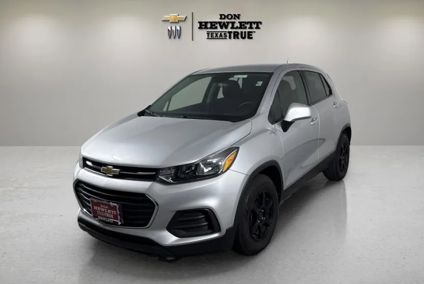 2020 Chevrolet Trax LS photo 1