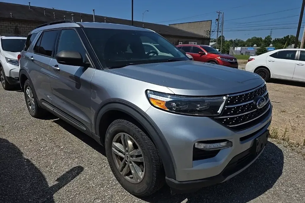 2020 Ford Explorer XLT photo 1