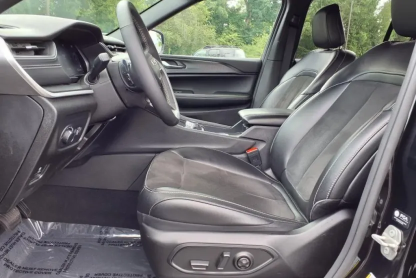 2023 Jeep Grand Cherokee Altitude photo 1