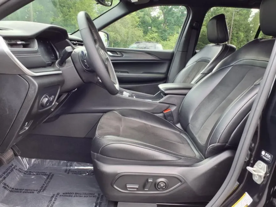 2023 Jeep Grand Cherokee Altitude photo 1