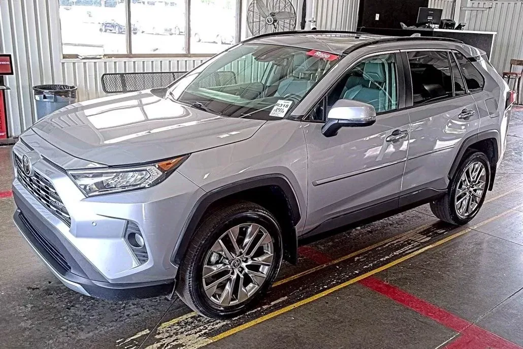 2021 Toyota RAV4 Limited photo 1
