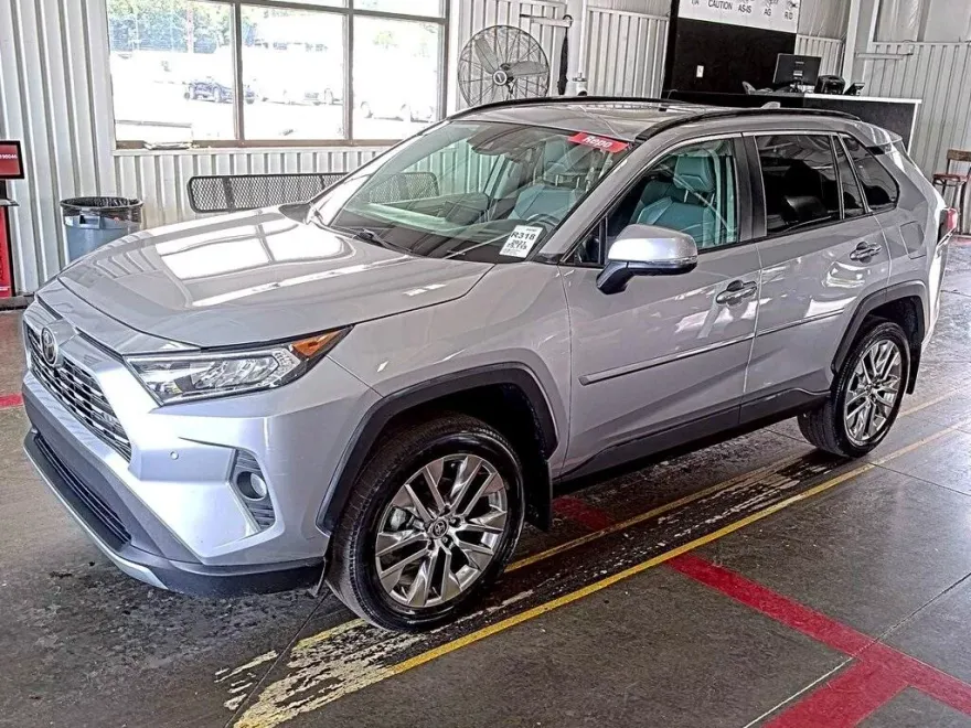 2021 Toyota RAV4 Limited photo 1