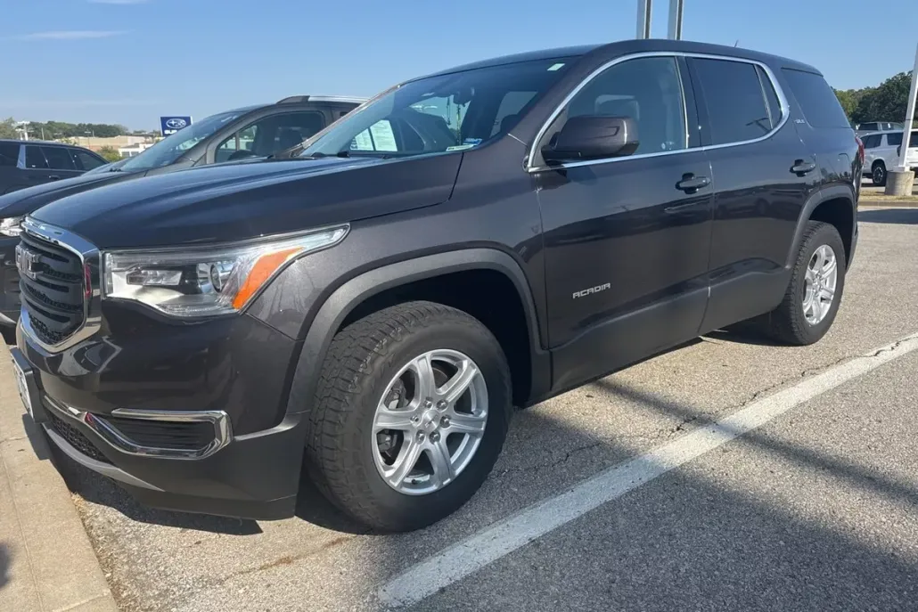 2017 Gmc Acadia SLE photo 1