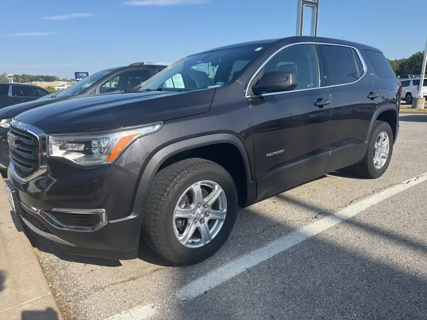 2017 Gmc Acadia SLE photo 1