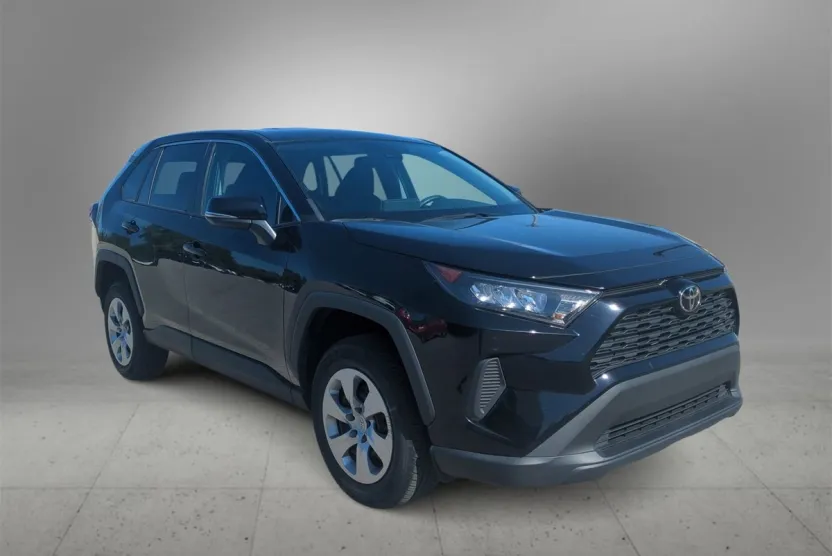 2022 Toyota RAV4 LE photo 1