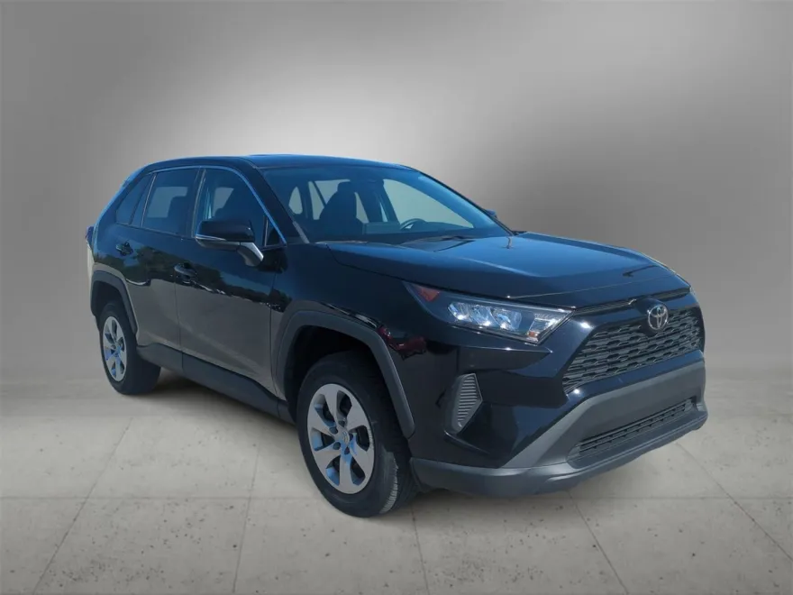 2022 Toyota RAV4 LE photo 1