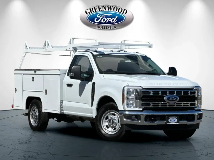 2025 Ford F-350 photo 1