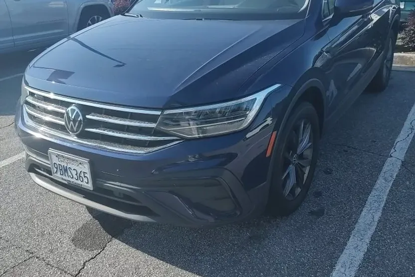 2022 Volkswagen Tiguan SE photo 1