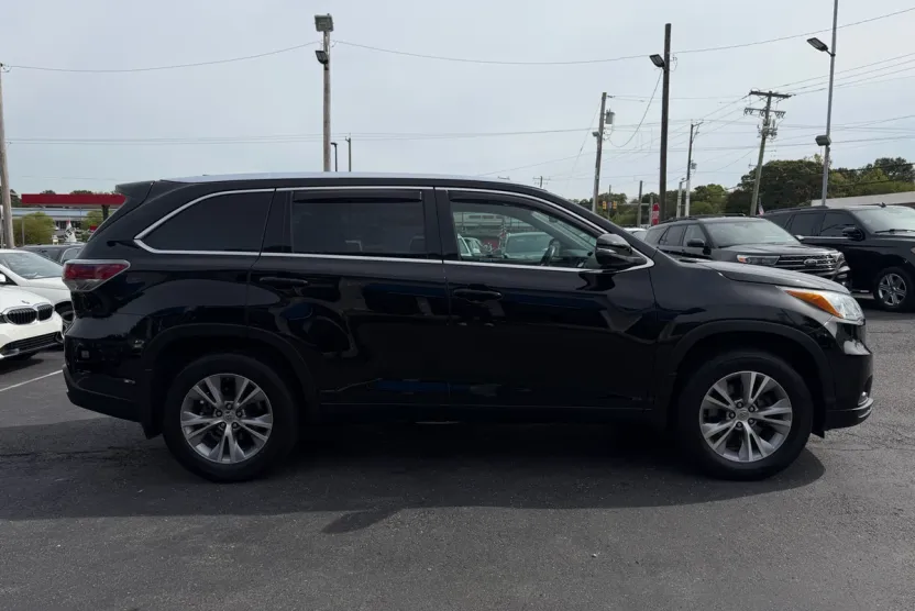 2015 Toyota Highlander Base Hybrid photo 1