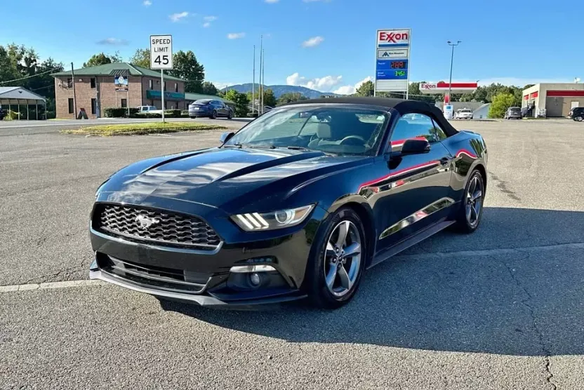 2015 Ford Mustang V6 Convertible photo 1