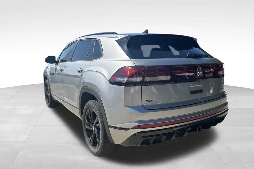 2026 Volkswagen Atlas Cross Sport SEL R-Line photo 1